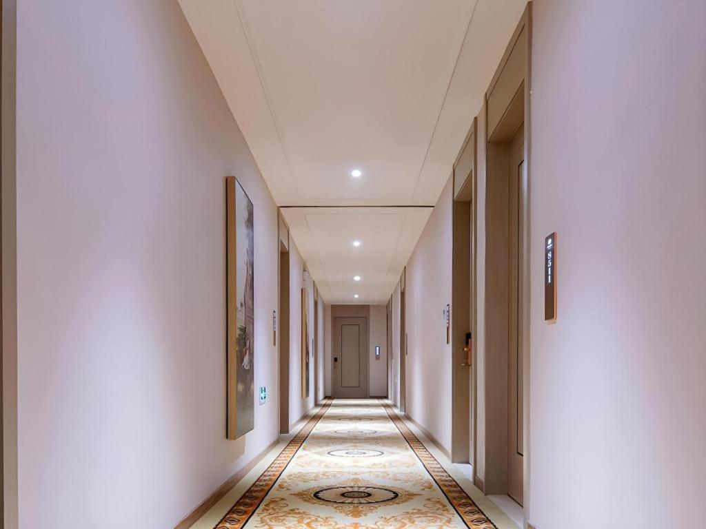 Hotel Vienna Changping Metro Station