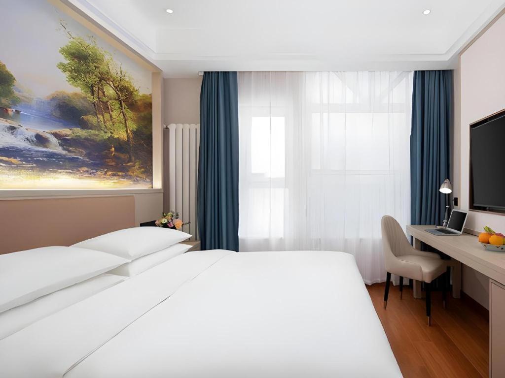 Hotel Vienna Changping Metro Station
